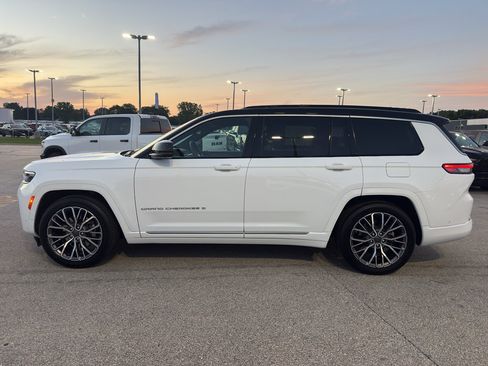 Used 2026 Jeep Grand Cherokee L Summit w/ Advanced Protech Group IV AWD/4WD image 6