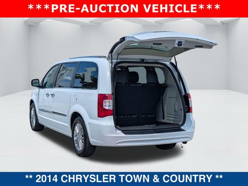 Used 2014 Chrysler Town & Country Touring-L FWD image 14