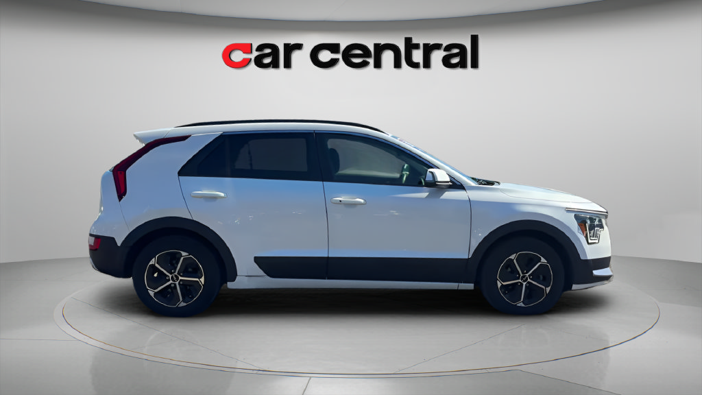 Used 2023 Kia Niro EX FWD image 6