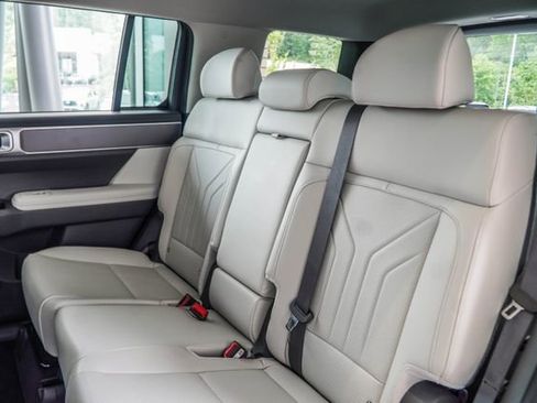 Used 2025 Hyundai Santa Fe SEL FWD image 40