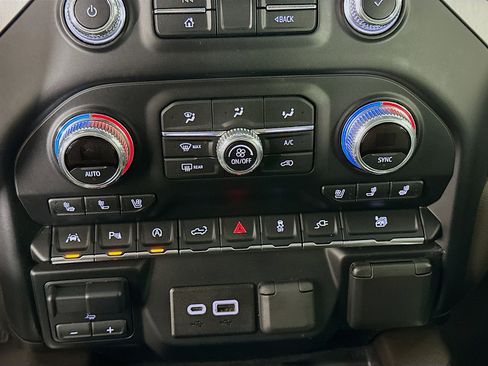 Used 2019 GMC Sierra 1500 SLT w/ SLT Premium Plus Package AWD/4WD image 23