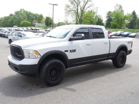 Used 2017 RAM 1500 Classic SLT AWD/4WD image 3