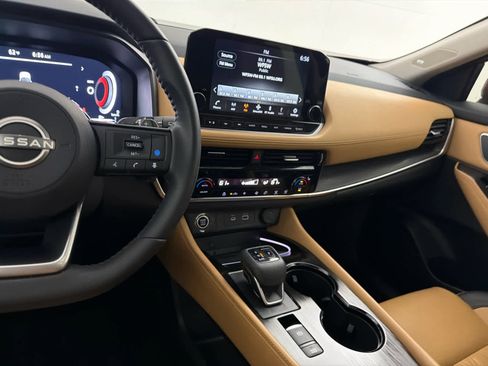 Used 2023 Nissan Rogue Platinum image 18