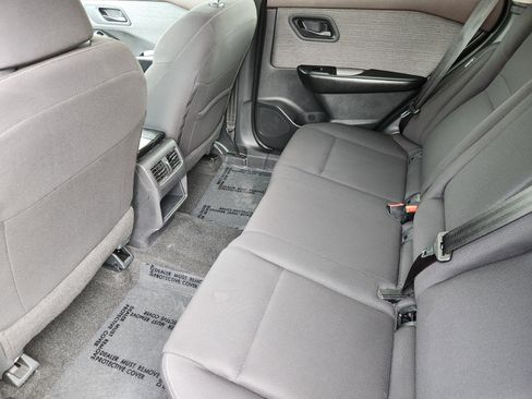 Used 2023 Nissan Rogue S image 9