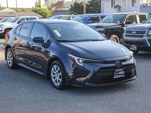 Used 2023 Toyota Corolla LE w/ Carpet Mat Package (TMS) FWD image 3