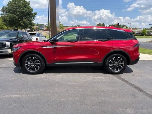 Used 2024 Lincoln Nautilus Premier AWD/4WD image 5