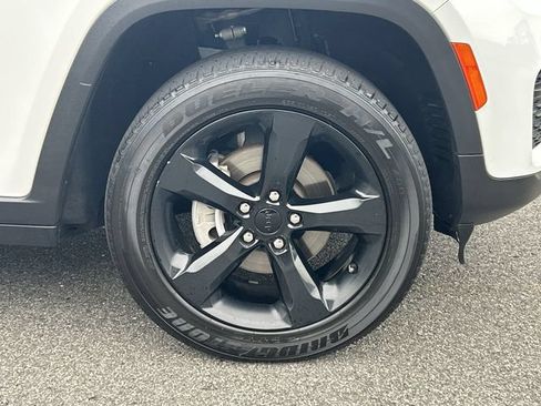 Used 2023 Jeep Grand Cherokee Altitude AWD/4WD image 13