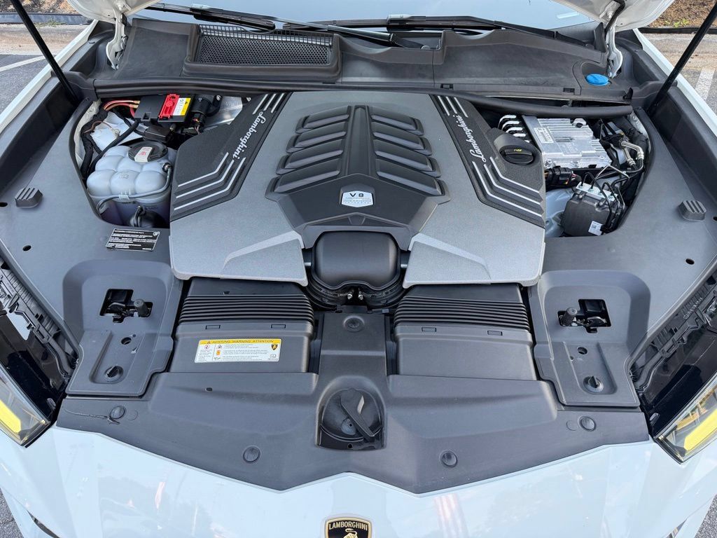 Used 2021 Lamborghini Urus AWD/4WD image 6