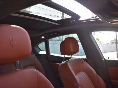 Used 2020 Maserati Levante AWD/4WD image 21