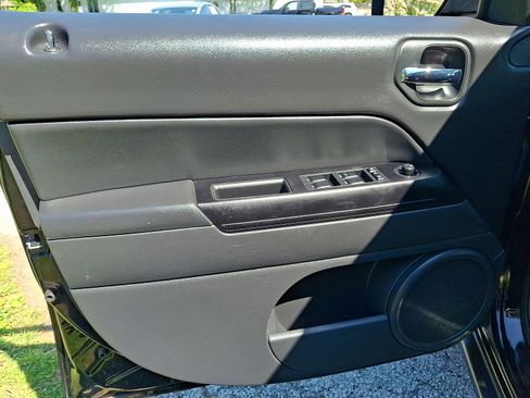 Used 2017 Jeep Patriot High Altitude AWD/4WD image 12