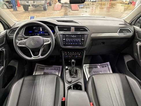 Used 2022 Volkswagen Tiguan SE image 22