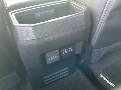 Used 2025 Toyota Tacoma Limited image 40