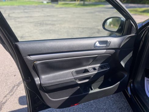 Used 2010 Volkswagen Jetta Limited Edition image 10