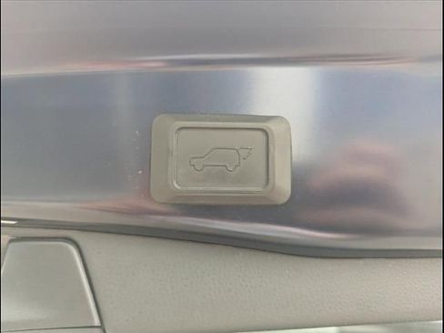 Used 2023 Toyota RAV4 XLE Premium image 55