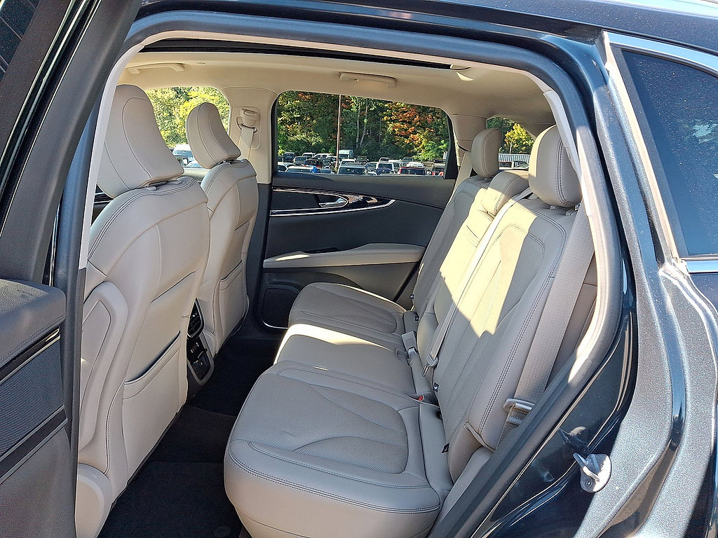 Used 2023 Lincoln Nautilus Reserve AWD/4WD image 26