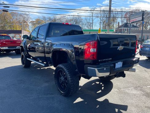 Used 2011 Chevrolet Silverado 2500 LTZ w/ LTZ Plus Package image 4