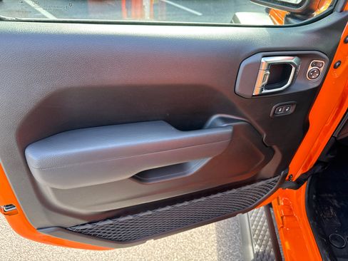 New 2025 Jeep Gladiator Sport image 10