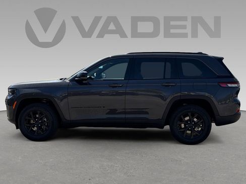 New 2026 Jeep Grand Cherokee Altitude image 8