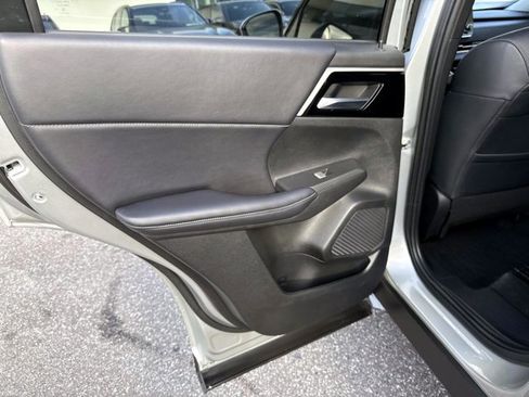 Used 2024 Mitsubishi Outlander SE image 14