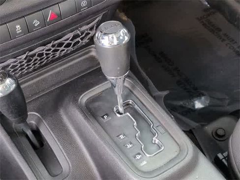 Used 2016 Jeep Wrangler Unlimited Sahara w/ Connectivity Group image 29