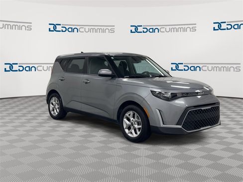 Used 2023 Kia Soul S image 2