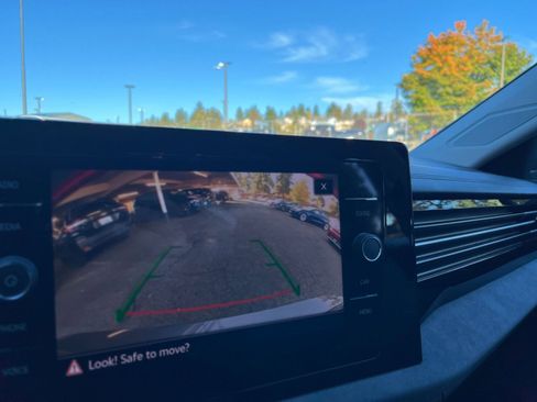 Used 2025 Volkswagen Jetta SE image 17