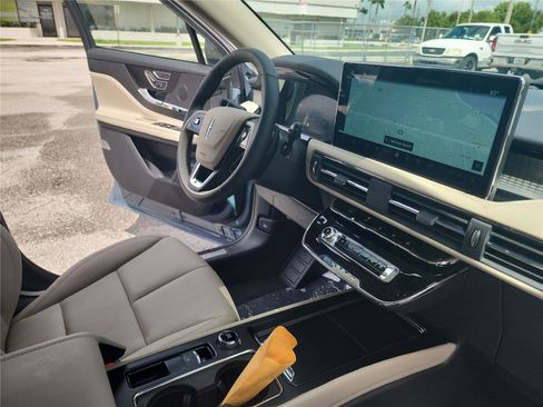 New 2026 Lincoln Corsair Premiere image 32