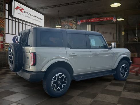 New 2025 Ford Bronco Outer Banks image 4