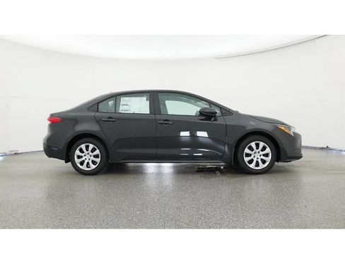 Used 2025 Toyota Corolla LE FWD image 32