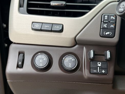 Used 2018 GMC Yukon XL Denali w/ Denali Ultimate Package AWD/4WD image 24