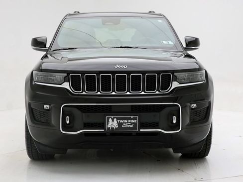 Used 2023 Jeep Grand Cherokee Overland w/ Luxury Tech Group IV AWD/4WD image 4