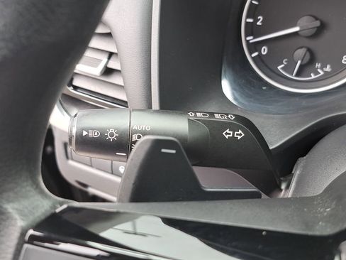 Used 2022 Nissan Rogue SV AWD/4WD image 29