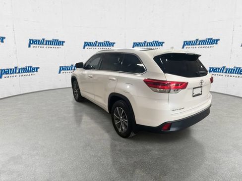 Used 2017 Toyota Highlander XLE AWD/4WD image 8