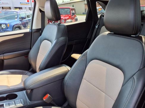 Used 2021 Ford Escape Titanium w/ Titanium Elite Package image 17