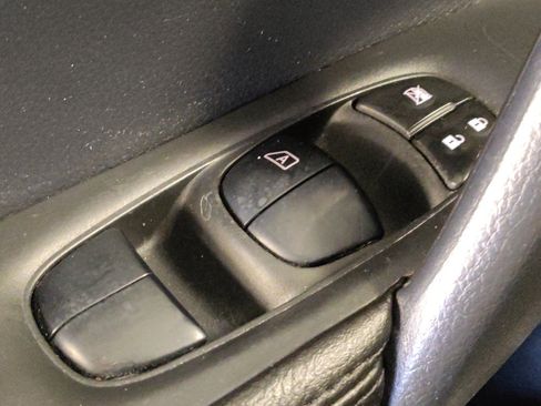 Used 2020 Nissan Rogue SV FWD image 27