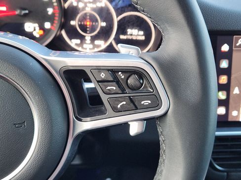 Used 2023 Porsche Cayenne Platinum Edition image 28