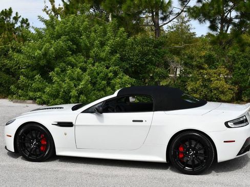 Used 2017 Aston Martin V12 Vantage S RWD image 4