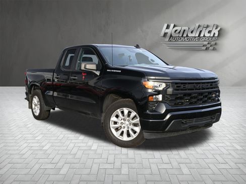 Used 2022 Chevrolet Silverado 1500 Custom image 2