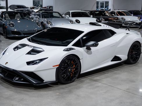 Used 2022 Lamborghini Huracan STO RWD image 2