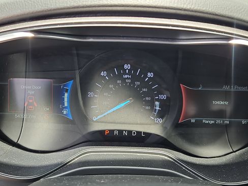 Used 2020 Ford Fusion SE image 14