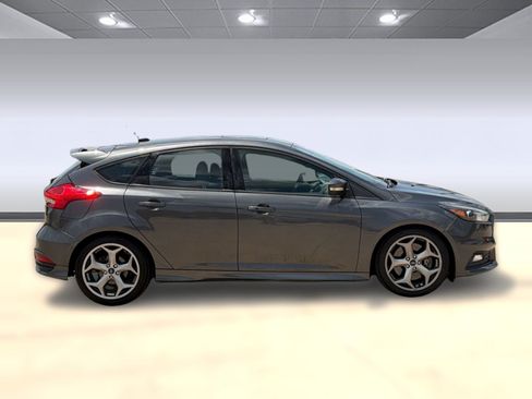 Used 2018 Ford Focus ST w/ Equipment Group 402A FWD image 8