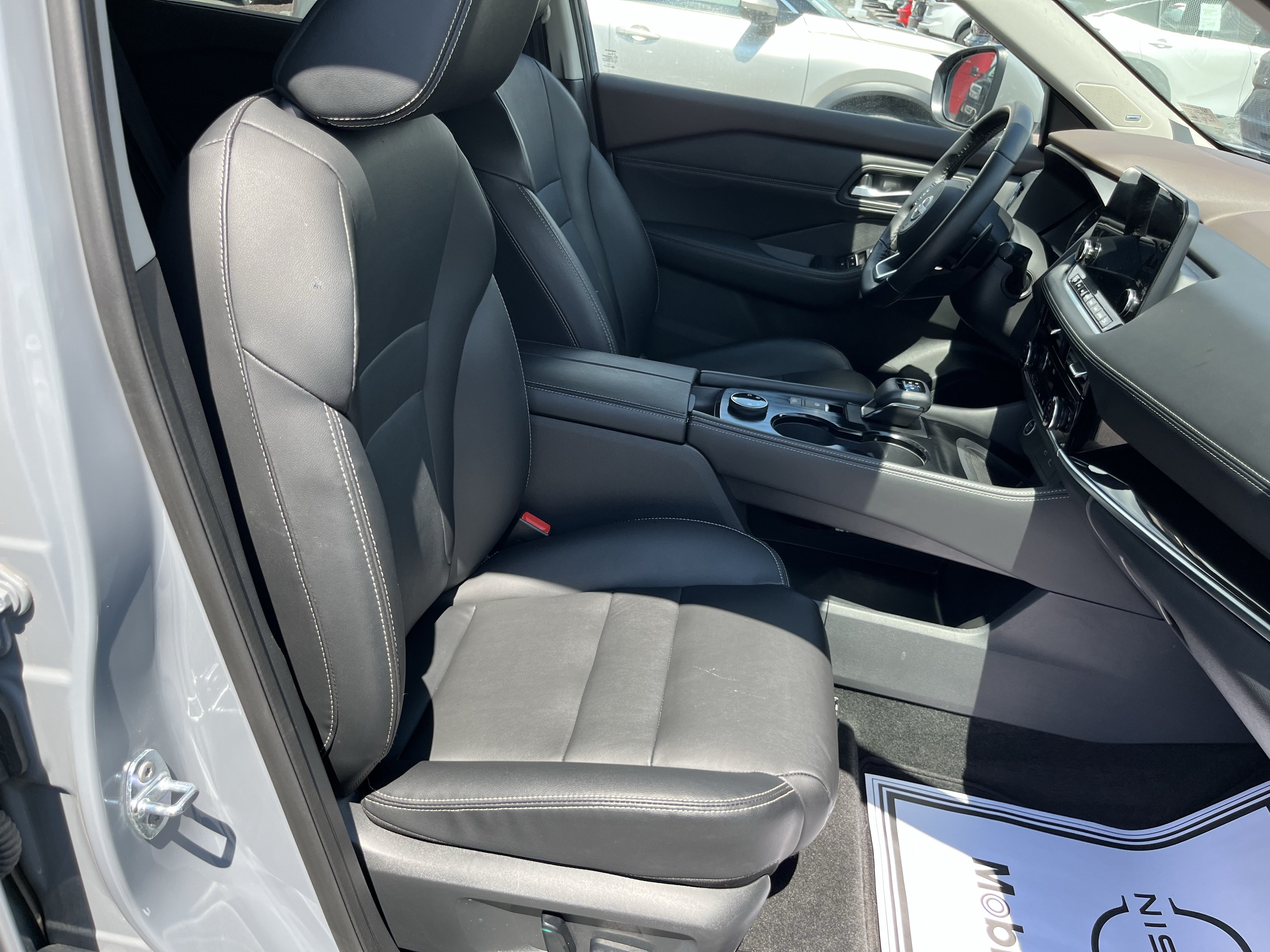 Used 2022 Nissan Rogue SL w/ SL Premium Package AWD/4WD image 3