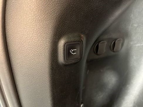 Used 2022 Jeep Cherokee Trailhawk w/ Comfort/Convenience Group AWD/4WD image 51