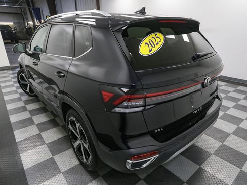 Used 2025 Volkswagen Taos SEL image 9