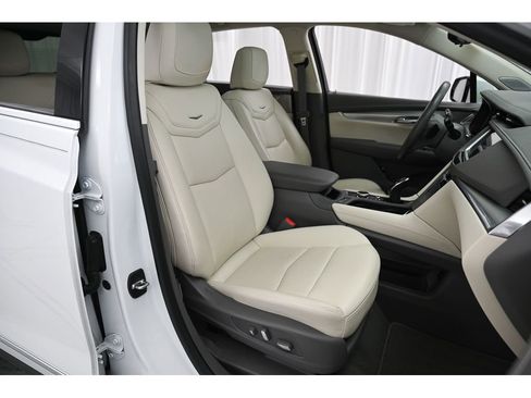 Used 2022 Cadillac XT5 Premium Luxury w/ Technology Package image 17