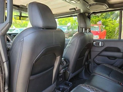 Used 2021 Jeep Gladiator Overland AWD/4WD image 18