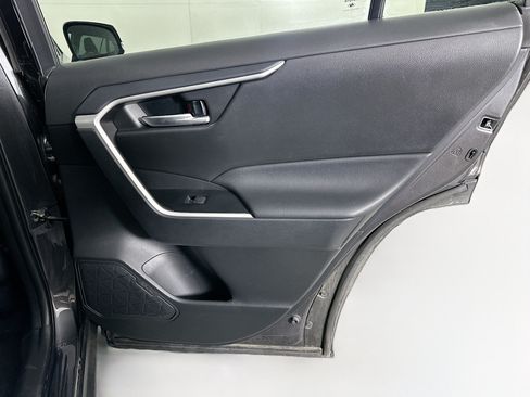 Used 2025 Toyota RAV4 XLE FWD image 28