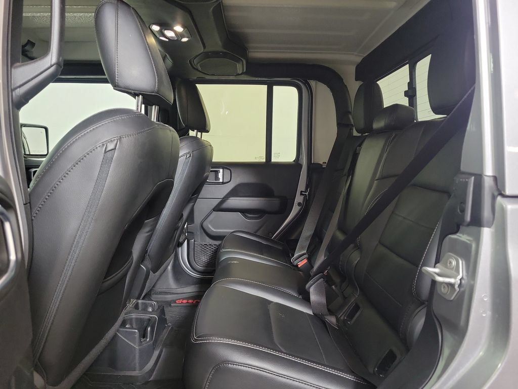 Used 2020 Jeep Gladiator Overland AWD/4WD image 23