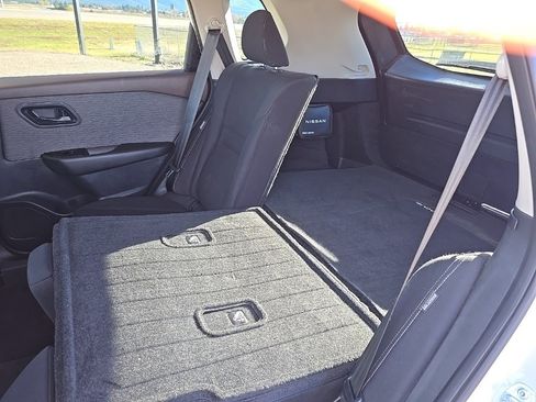 Used 2023 Nissan Rogue S image 19