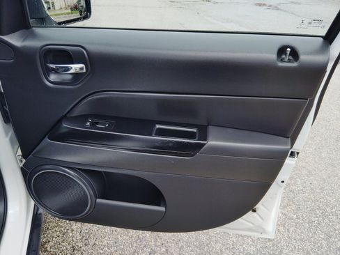 Used 2014 Jeep Patriot Latitude w/ Freedom Edition Package FWD image 28